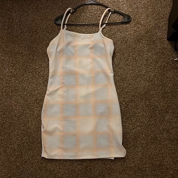 Cute dress but a little see through but not a lot!Brand:Riley and James Size:L - Picture 1 of 3
